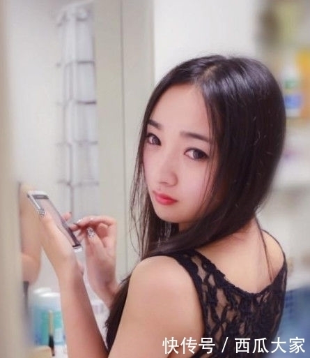 蕾丝|街拍高颜值的小美女,身穿黑色蕾丝,实在甜美