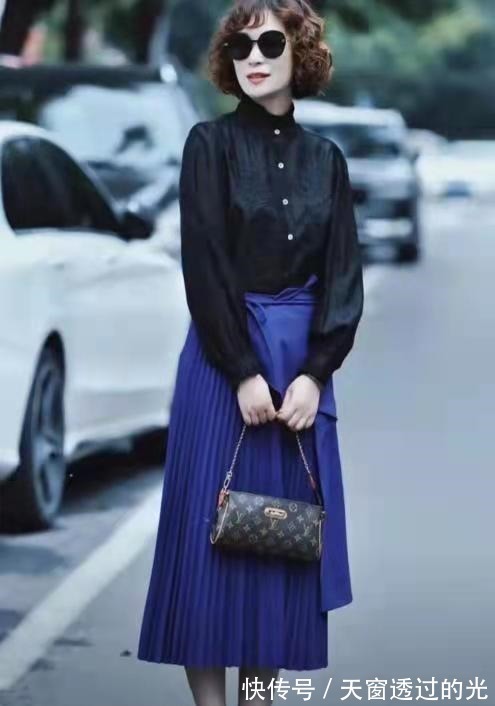 穿搭 奔五的女人甩掉“大妈感”,看这位大龄姐姐,靠穿搭显年轻又优雅!