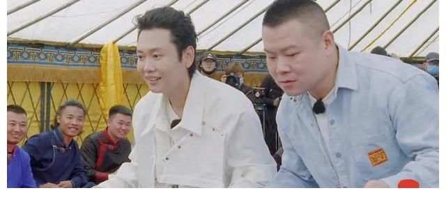 阎鹤祥|德云男团学跳蒙古舞，阎鹤祥摔倒在地，尚九熙的舞姿惊艳全场