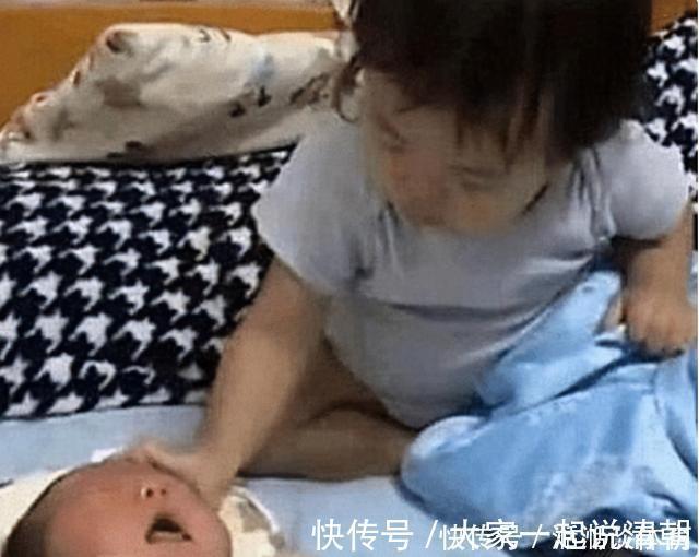 姐姐|两岁姐姐被三个月弟弟吵醒,见妈妈没在,随后姐姐的做法令人泪目
