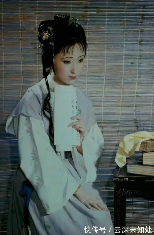 林黛玉$出发时六岁,到贾府却已十三岁,林黛玉进个京怎么就用了七年?