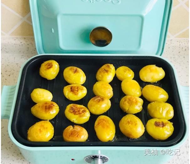 土豆的吃法多种多样，试一试这个椒盐小土豆，简单易做