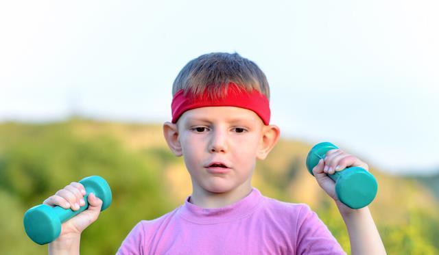 发际线|男孩脸上的7个特征,长大后或会是个帅哥,即使现在比较胖