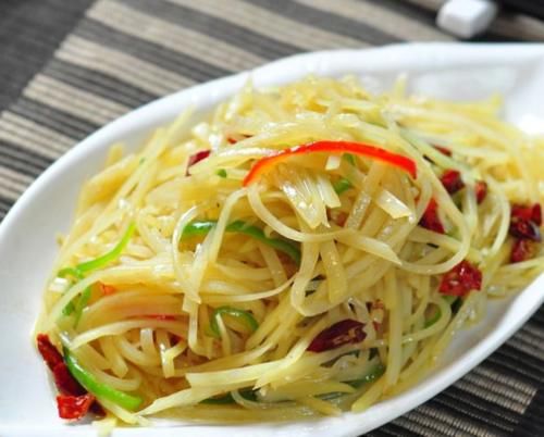 好吃|酸辣土豆丝这样做最好吃,大厨就用一招,让土豆丝美味翻倍