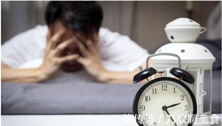 肾虚|凌晨3、5点就醒了是气血不足了，按4个穴位，让你一觉天亮
