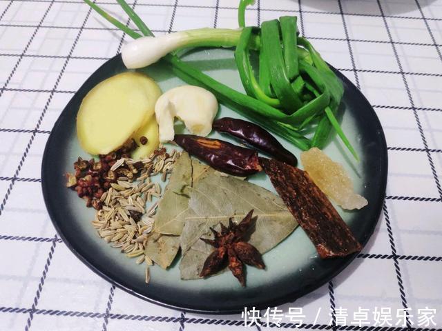 肥肠好吃不好洗教你1招洗2次，保证无异味还干净