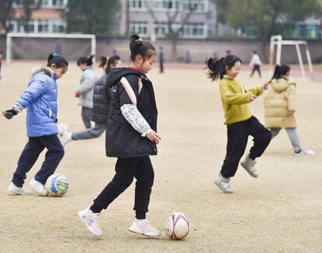 校园足球|「读嘉教育」这所学校以足球为“媒”，打造品质校园新风景