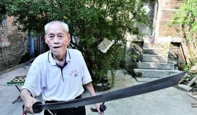 此人|此人刺杀日军后顺走一把军刀,日方花三千万被拒,现藏中国博物馆