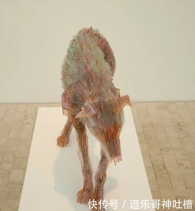 玻璃瓶|破碎的玻璃渣,在艺术家的手中,变成精美绝伦的动物雕塑