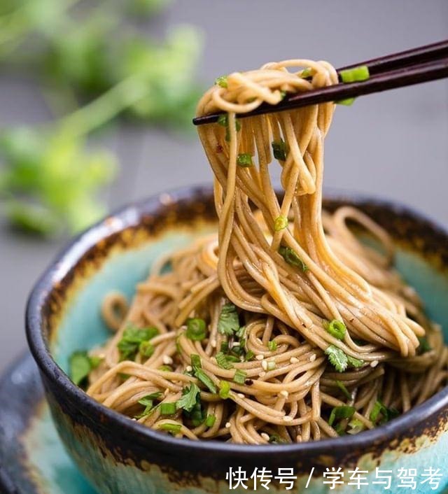 你饿不饿,饿了就去吃面啊