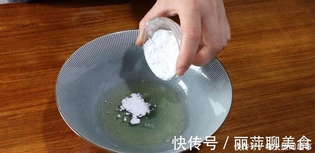 不用烤箱，不用电饭锅，这是用平底锅就能做的蛋糕卷，一次性成功