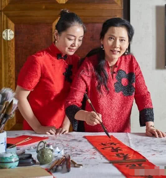 女神|何赛飞书功不俗,堪称“书法女神”,专家不入书协难进步