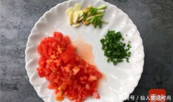 它和金针菇是“黄金搭档”,天冷焖一锅,吃到汤汁都不剩