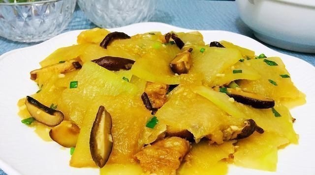 香菇条|天热，最该吃的不是丝瓜，而是这菜，隔天吃1次，又瘦又美过夏天