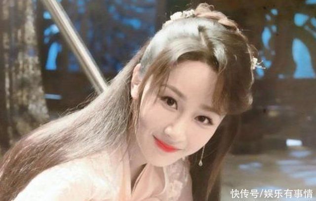 为何女生都喜欢杨紫在《中餐厅》躲着哭,力挺肖战,原谅那英