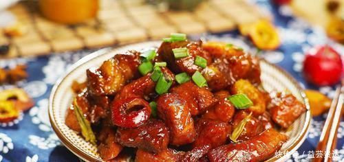 草酸|绝经后的女人常患骨质疏松，谨记“2少吃、2多吃”或能改善症状