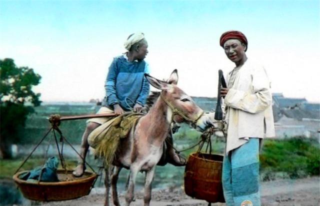 照片拍摄于清末|清末上色老照片镜头下貌美如花的宫女、难民儿童衣不蔽体