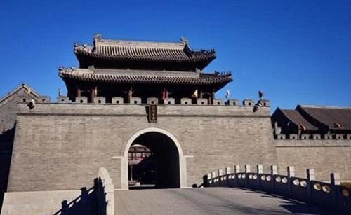 士兵|古代城门为啥要往里开而不是往外开的？敌人入侵时，不是更容易撞开吗？