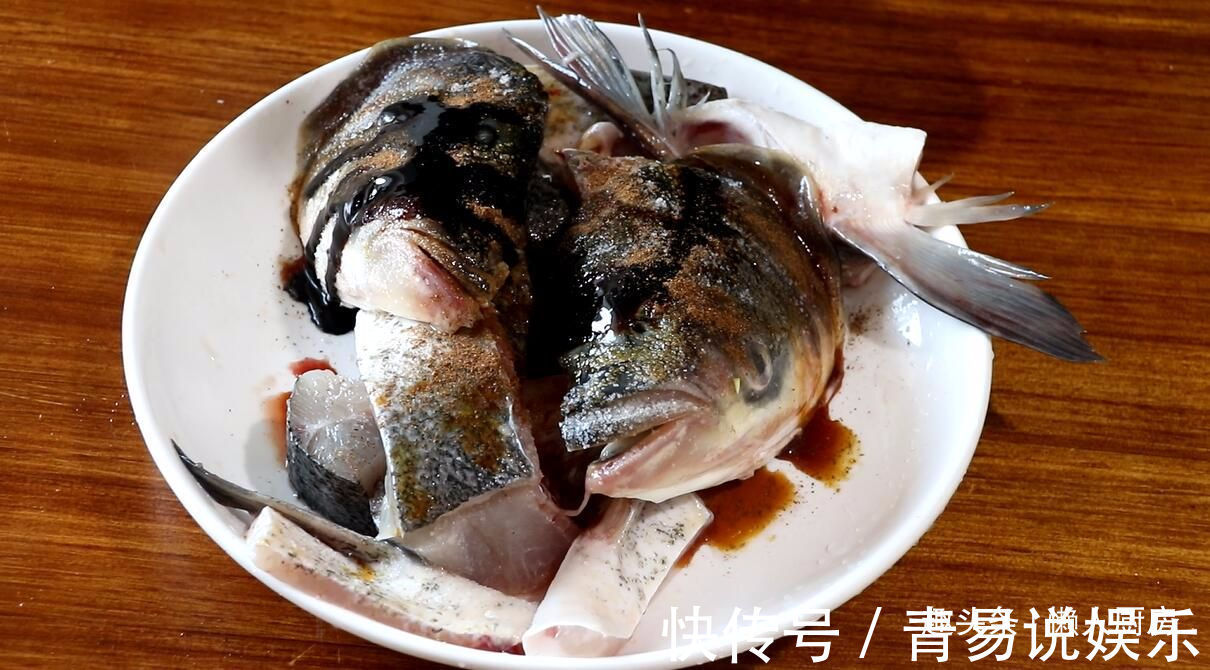 教你做砂锅焗鱼头,全过程不加水,鱼肉鲜嫩入味,做法简单易学
