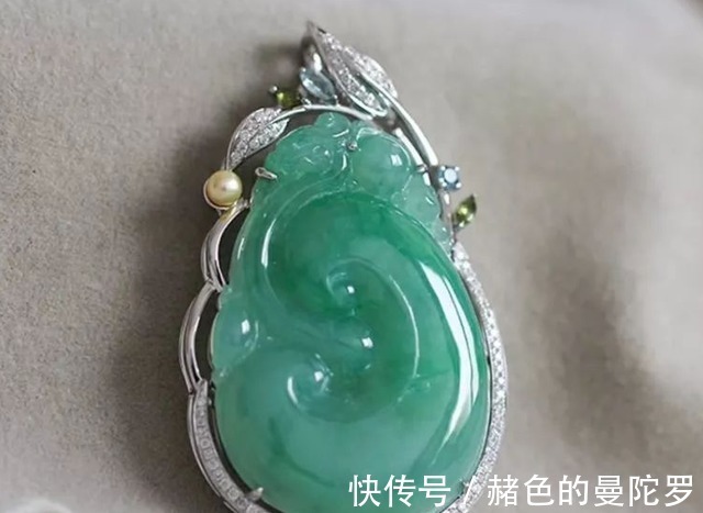 甜蜜蜜@翡翠如意都有哪些款式,适合什么人去佩戴,这些你都知道吗!