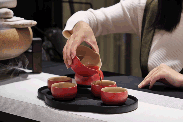 热水|长期喝茶的人与长期喝白开水的人，哪类人更健康？听听医生的答案