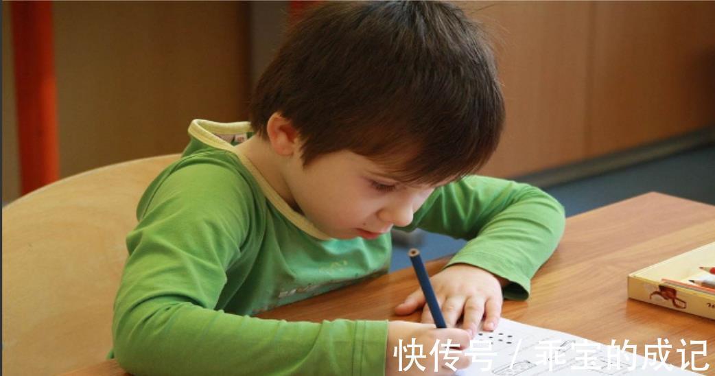 羊群|别人家娃报班我也报?家长盲目跟风,容易陷入“羊群效应”的漩涡