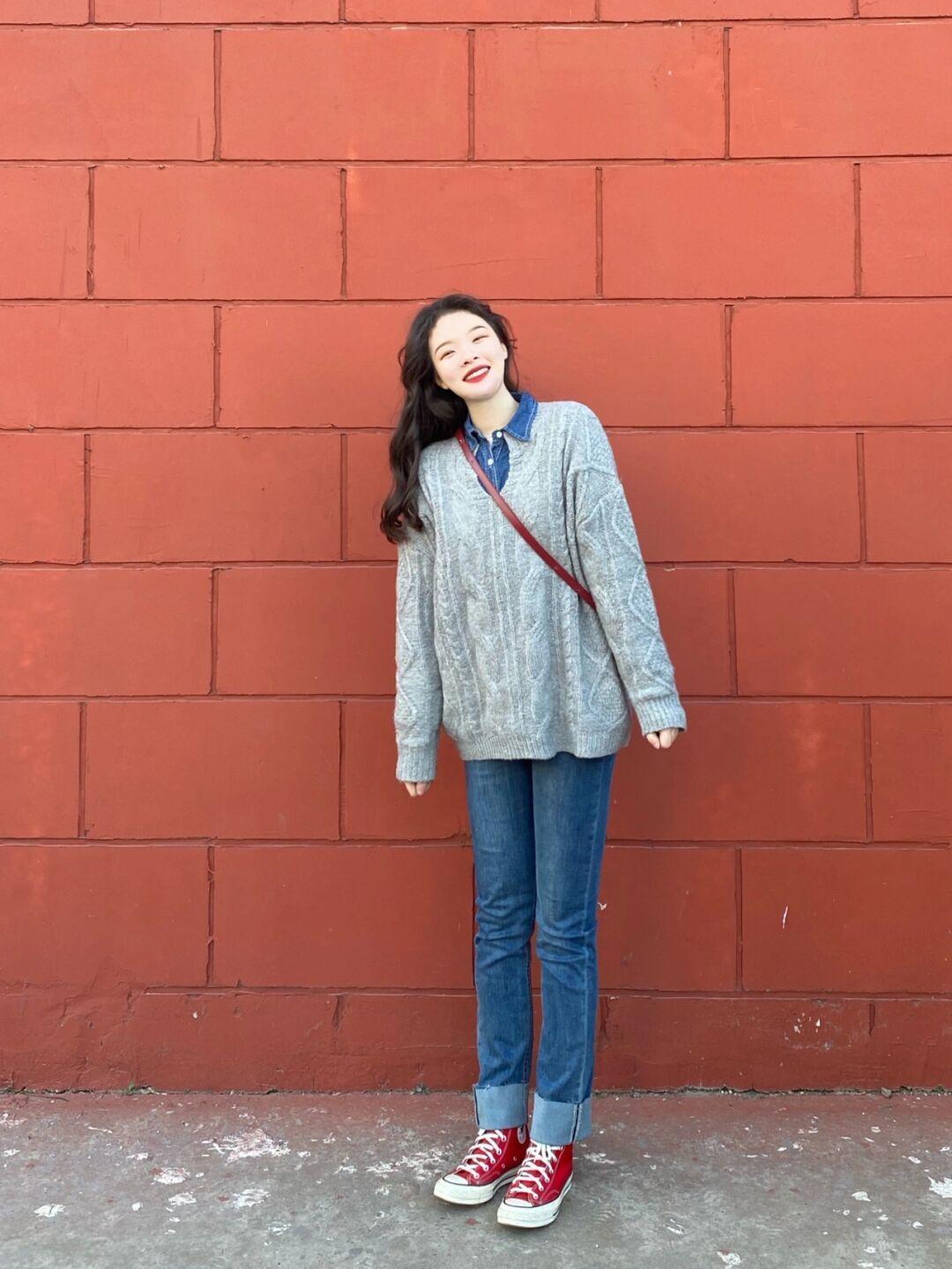 牛仔裤 冬天牛仔裤这样穿才叫洋气,这些搭配简约日常又时髦,谁穿谁美