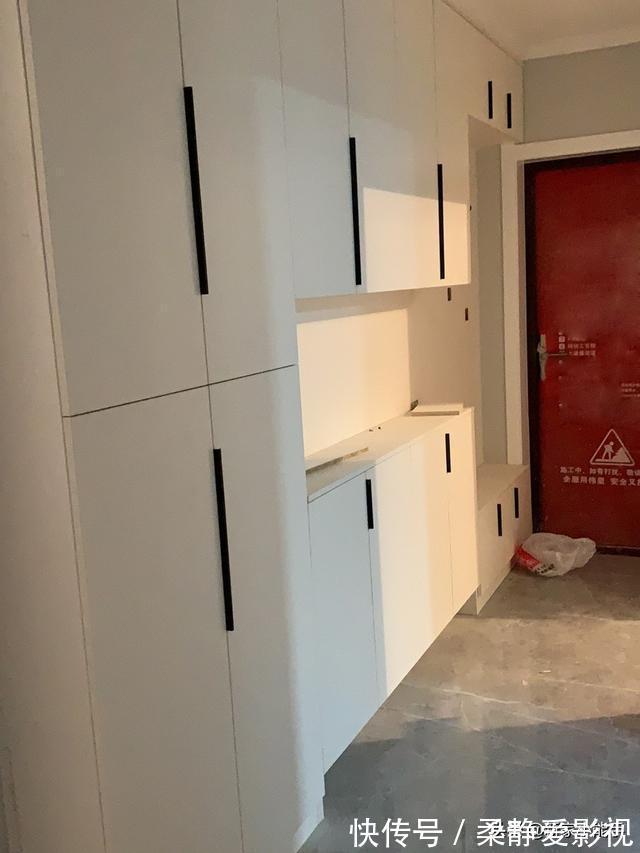 装修|她家装修花了12万,打造网红款电视墙,请木工师傅打柜子很喜欢