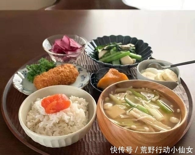 饿死|男子晒日本媳妇做的一日三餐,中国网友我吃这些会“饿死”