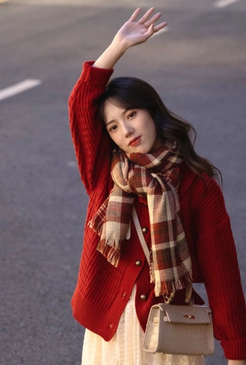 半身裙 针织衫配裤子还是裙子更好看?建议你两个都选,这样搭美极了!