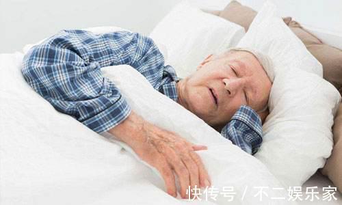 老年痴呆症|失眠多是大脑神经问题！医生提醒：尝试6个方法，让你一觉到天明