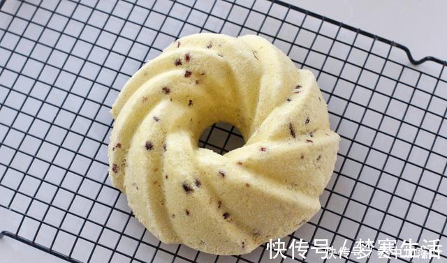 蛋糕|蛋糕蒸着吃,无水无油又养胃,暄软香甜比烤的还好,简单零失败!