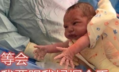 怀孕期间|“最有派头”宝宝出生后,第一件事是跟妈妈击掌:辛苦妈妈了