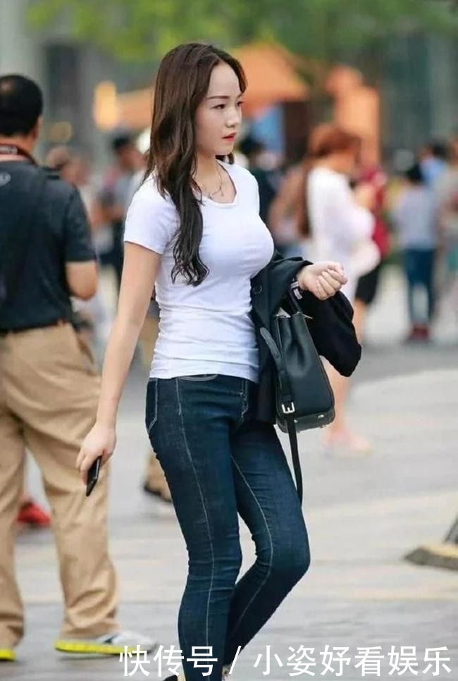 街拍|街拍 成熟女生的休闲穿搭, 不同服装展现不一样的时尚效果