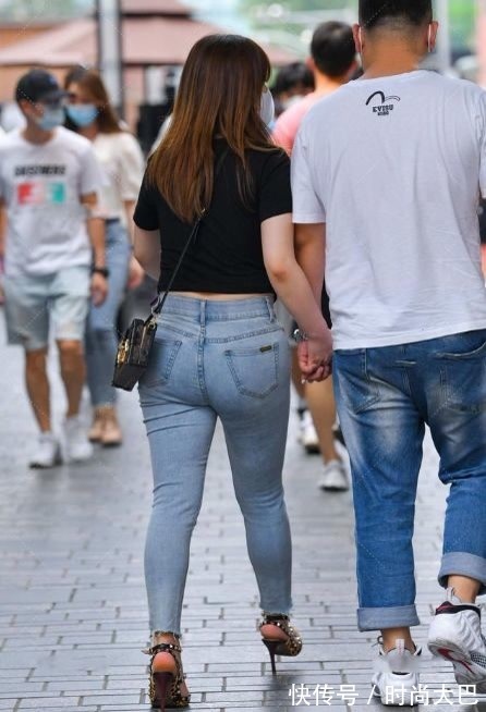 牛仔裤 穿着卡其色,时尚而老成,充满高级感