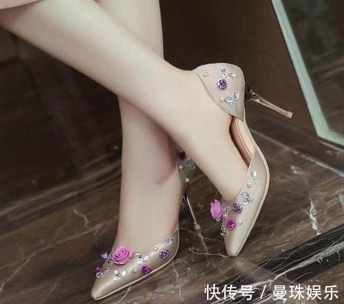 女夏 今年最流行穿这样的高跟鞋,比穿休闲鞋时髦