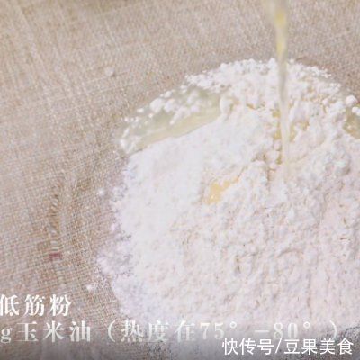 芝士蛋糕|真能Duang~的网红爆款古早蛋糕!口感弹嫩还有流心芝士?