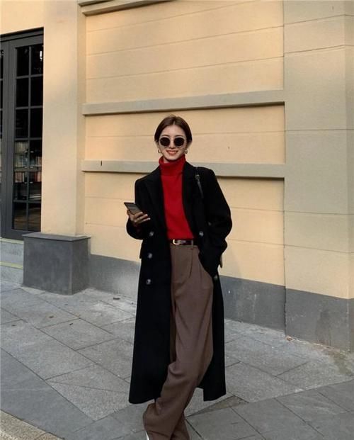 会穿懂搭的女人，穿大衣都不会配“裸靴”，这4双鞋更加时髦显高