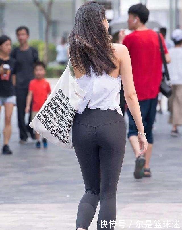 美女 凹凸紧致的打底裤美女,造型风格娴静又好看,减龄单品!