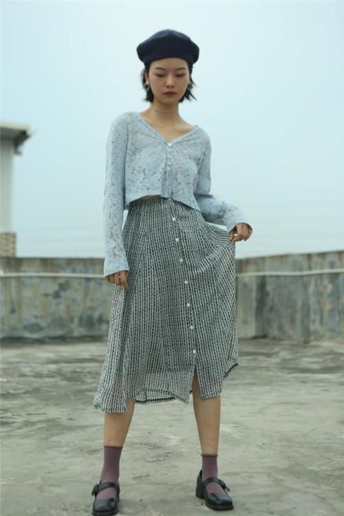 卫衣、毛衣都收起来吧！今年流行这件“薄外衫”，遮肉防晒又舒适