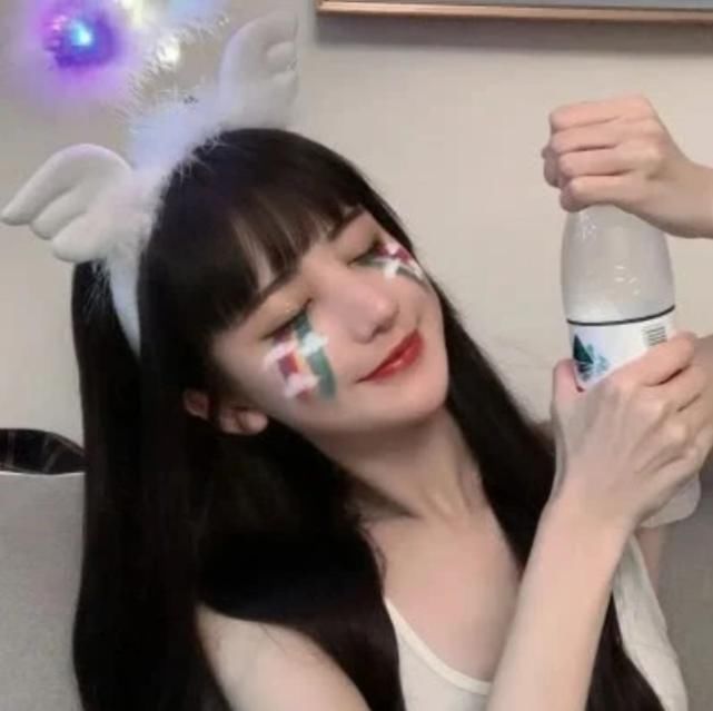 女孩子刚睡醒就有这“3行为”,颜值会越来越高,全占就捂嘴偷笑吧