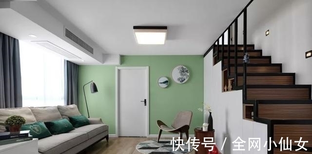 客厅|买不起学区房大房子，一家四口蜗居47平，设计师爆改成三室一厅