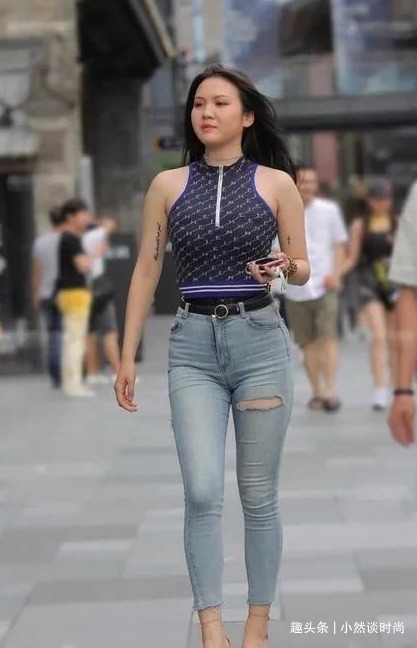 破洞牛仔裤 白白微胖的姐姐笑容太甜了,领她回家绝对有面子,长辈们的最爱