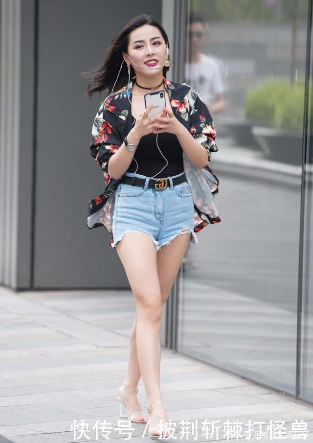 上衣|针织修身上衣搭配黑色短裤,娇嫩丰盈,温文尔雅