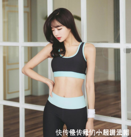 紧身打底裤 小姐姐爱穿紧身打底裤,展露傲人曲线身姿,增添个性时尚感