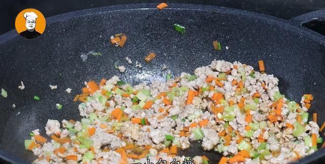 鸡蛋别再炒着吃了,试试这样做,好吃不上火,非常适合老人