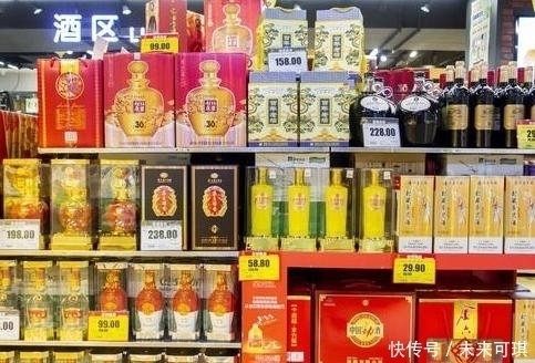 粮食|超市里的4种白酒,因太便宜无人问津,其实都是纯粮食酿的好酒
