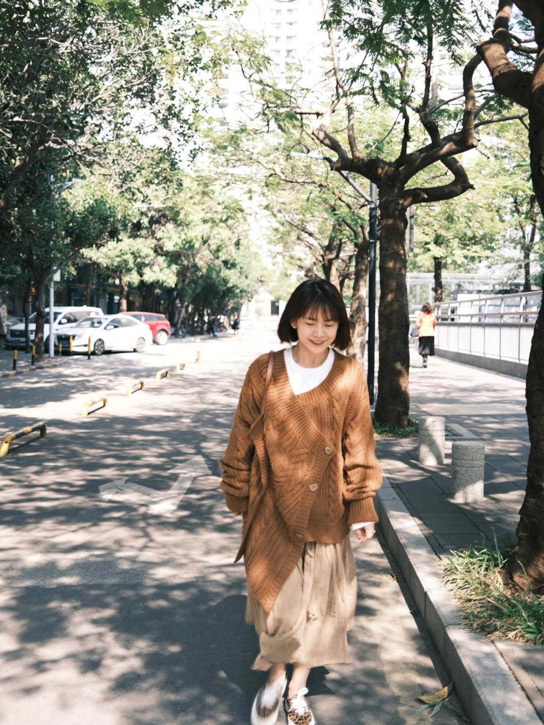 黑色|“毛衣+半裙”又火了,爱美女孩掌握写3个搭配技巧,个性又耐看!