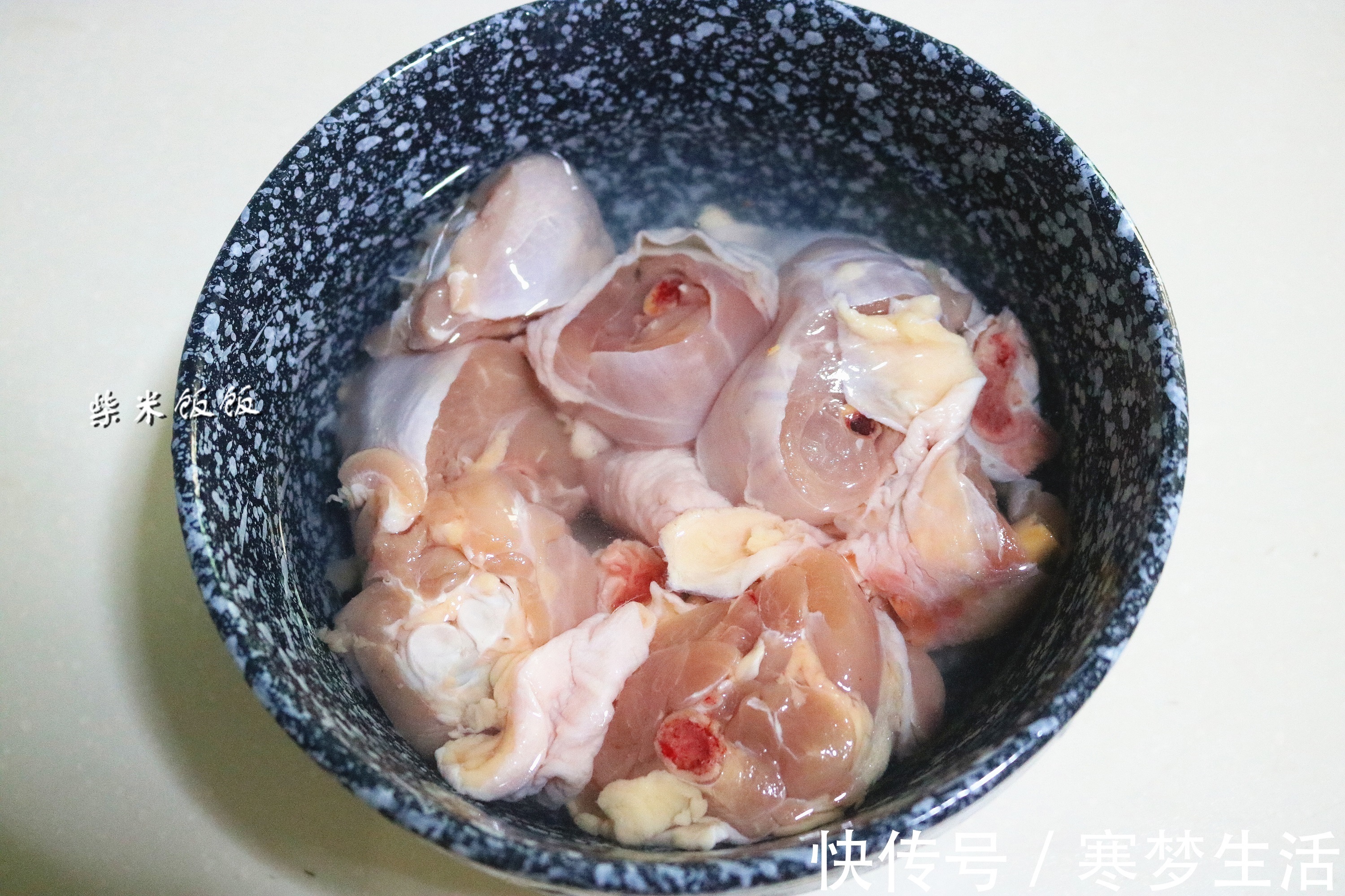 鸡肉|这菜太好吃了，做法也简单，蒸一蒸就上桌，没有油烟更健康