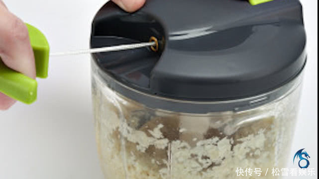  下锅|煮饺子时，记得不要开水就下锅，多加1步，饺子鲜香不破皮！